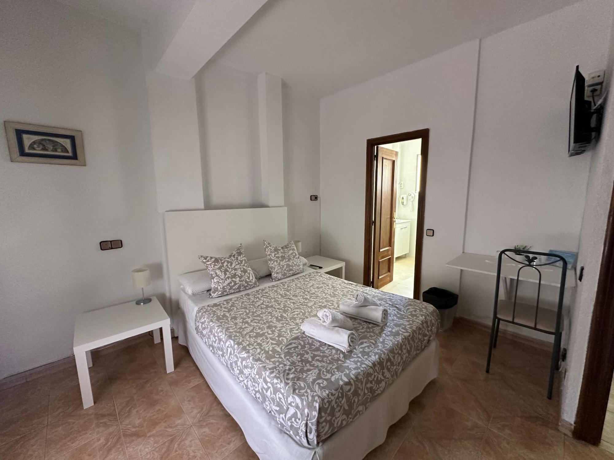 Double Room Private Bathroom